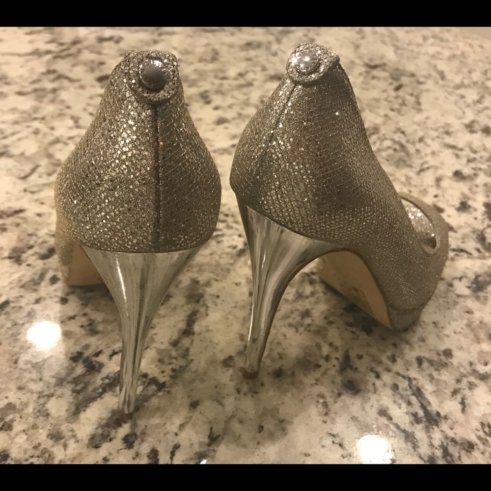 Michael Kors York Silver Platform Glitter Pump - Picture 2 of 7